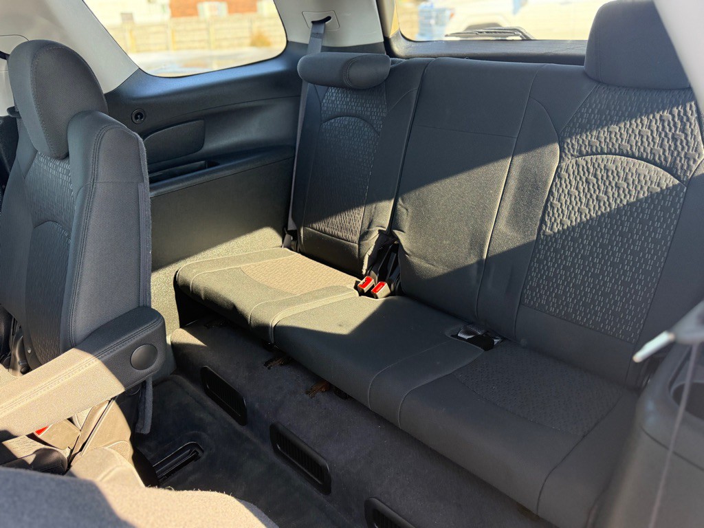 2010 GMC Acadia Image 24