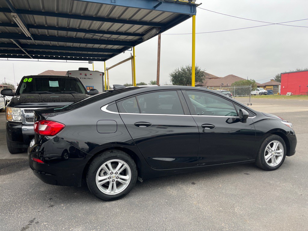 2018 Chevrolet Cruze Image 2