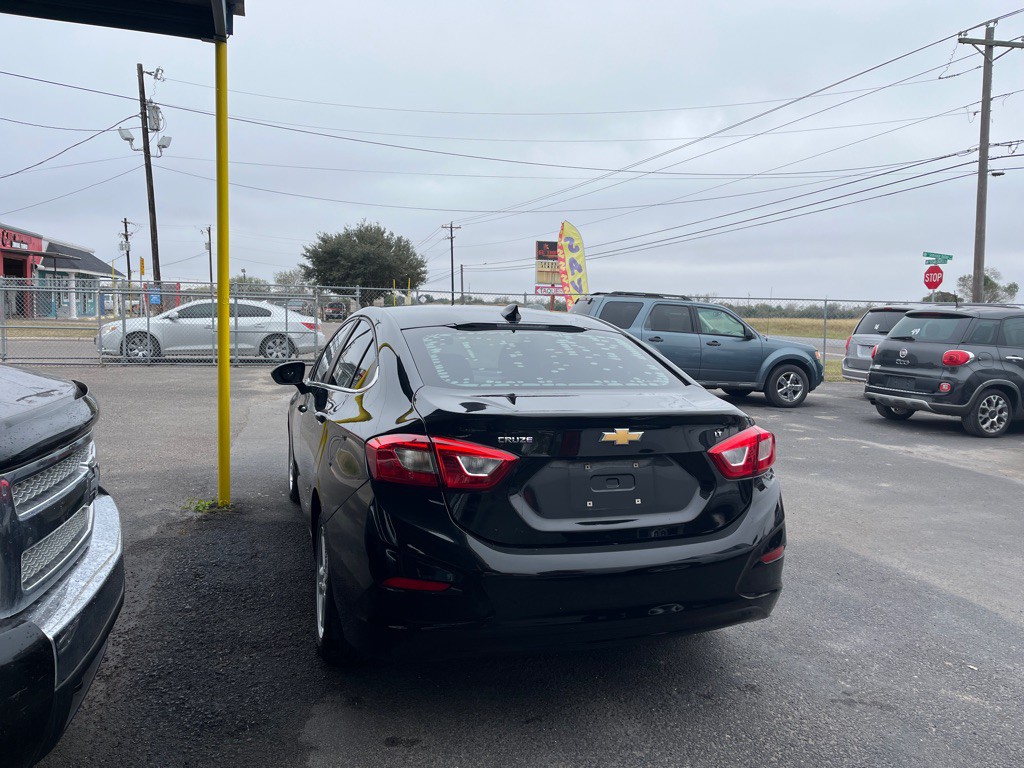 2018 Chevrolet Cruze Image 3