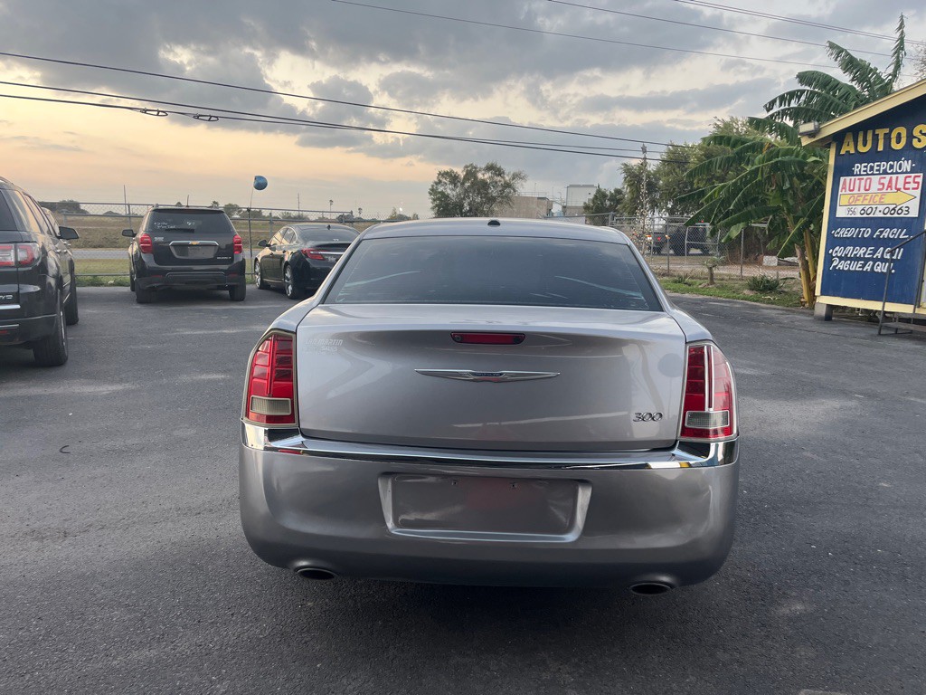 2014 Chrysler 300 Image 3