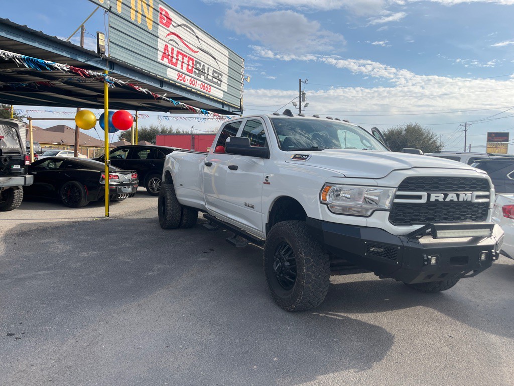 2021 RAM 3500 Image 2