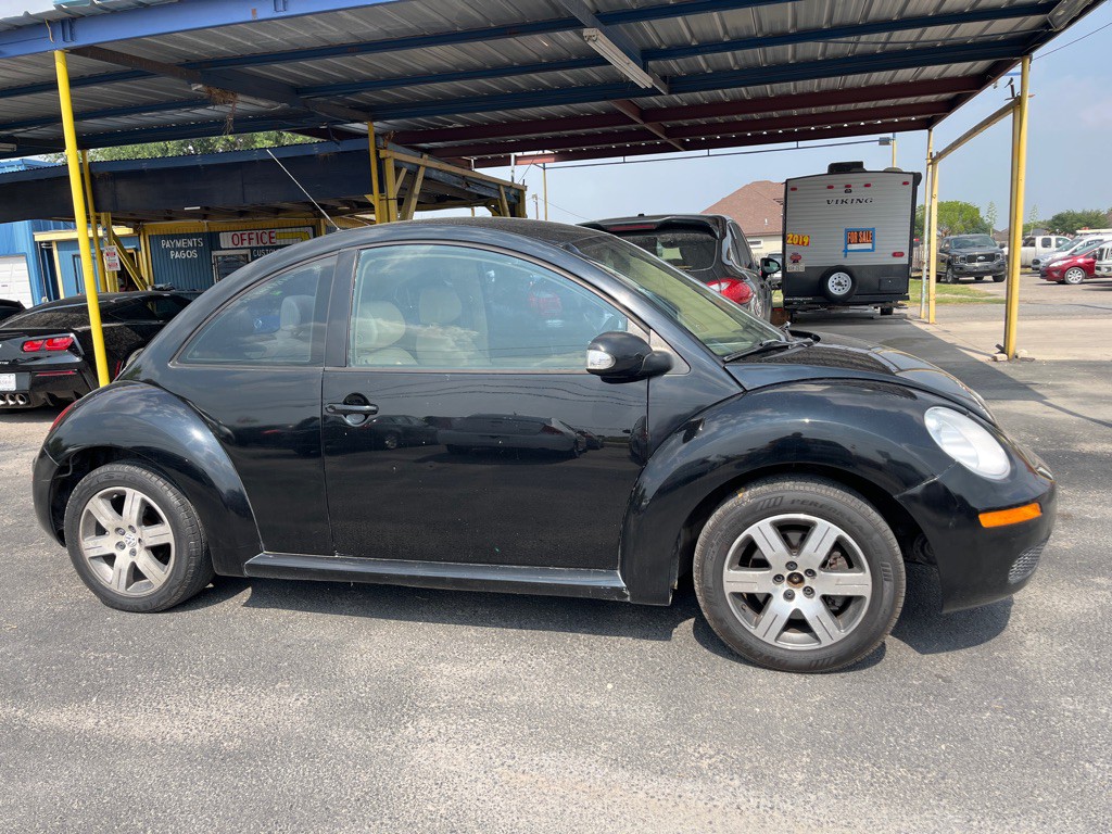 2006 Volkswagen Beetle Image 2