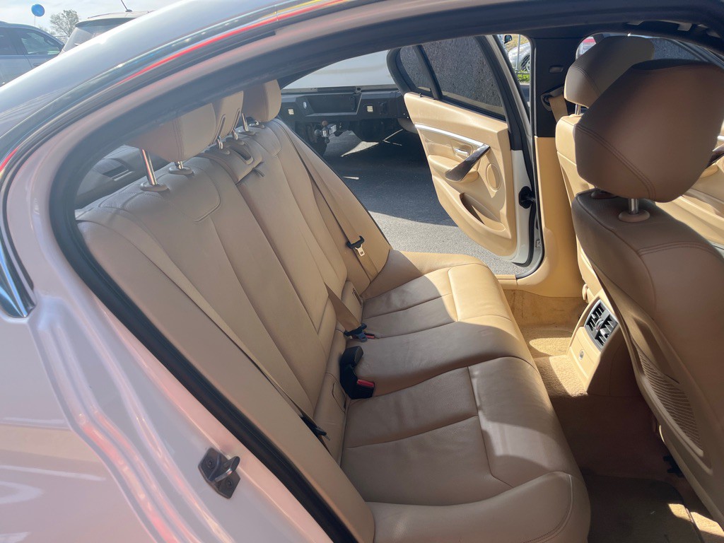 2016 BMW 3 Series Image 8