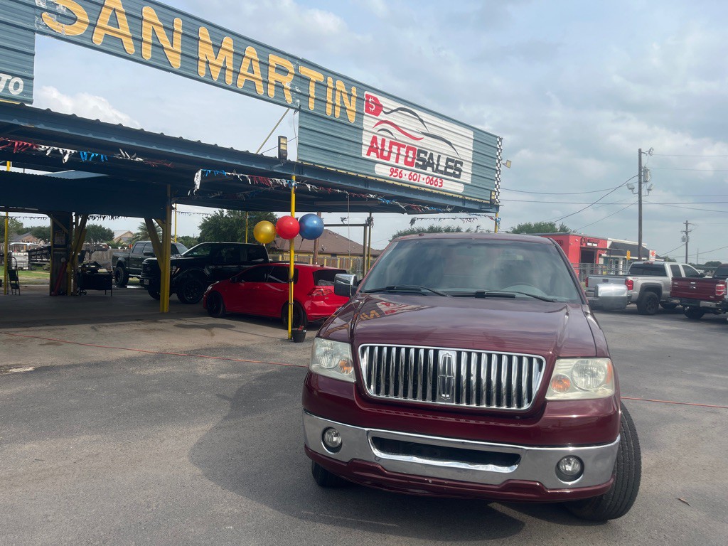 2006 Lincoln Mark LT Image 2