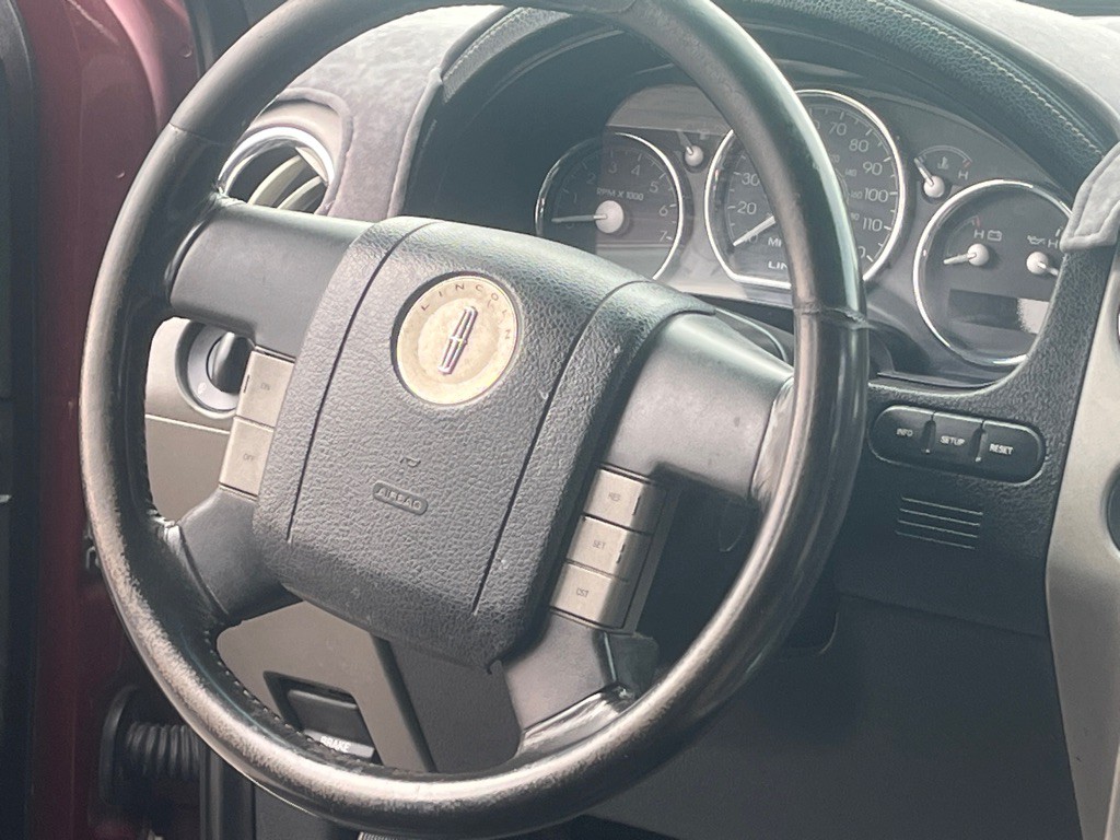 2006 Lincoln Mark LT Image 11
