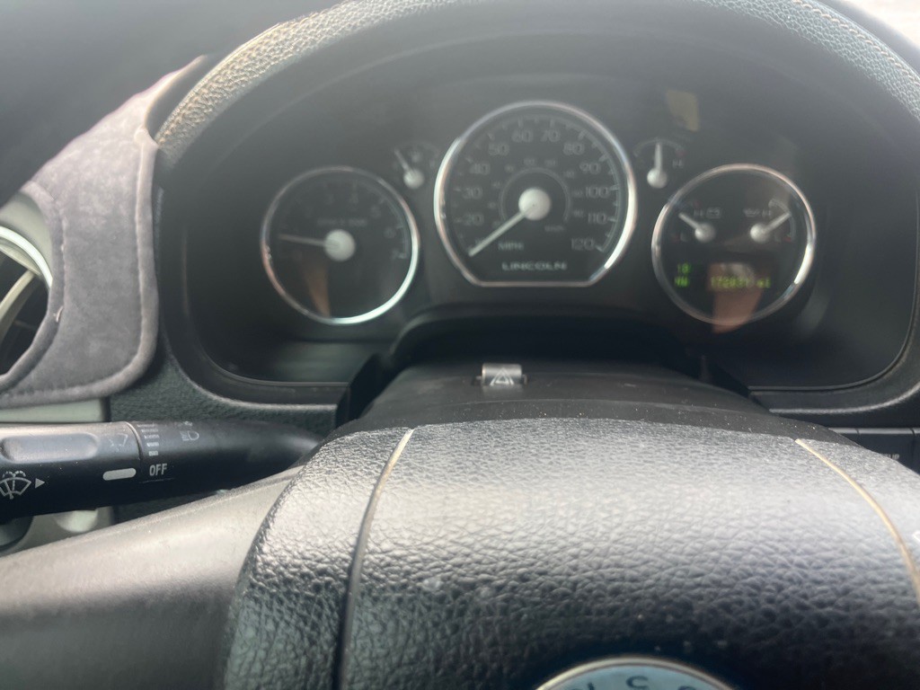 2006 Lincoln Mark LT Image 12