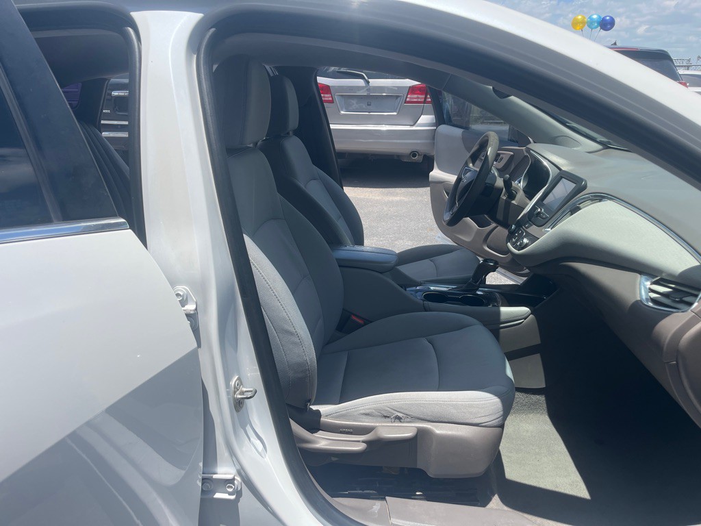 2017 Chevrolet Malibu Image 7