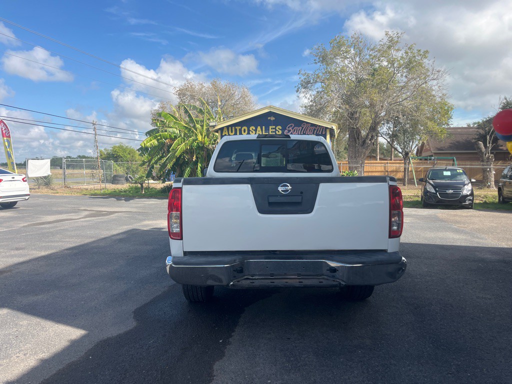 2015 Nissan Frontier Image 3
