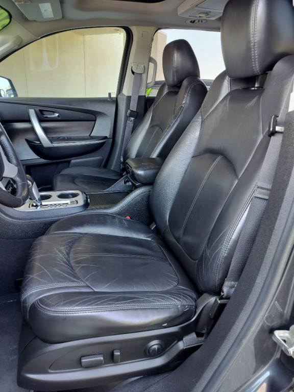 2011 GMC Acadia Image 4