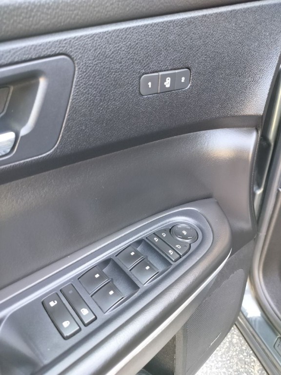 2011 GMC Acadia Image 16