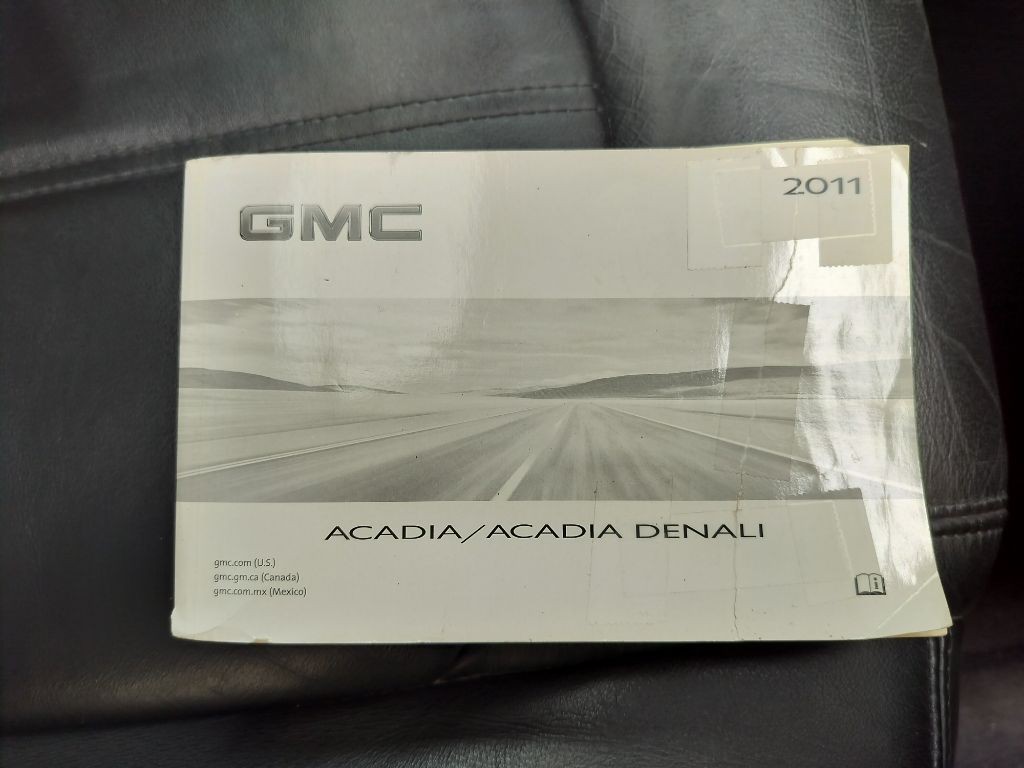 2011 GMC Acadia Image 28