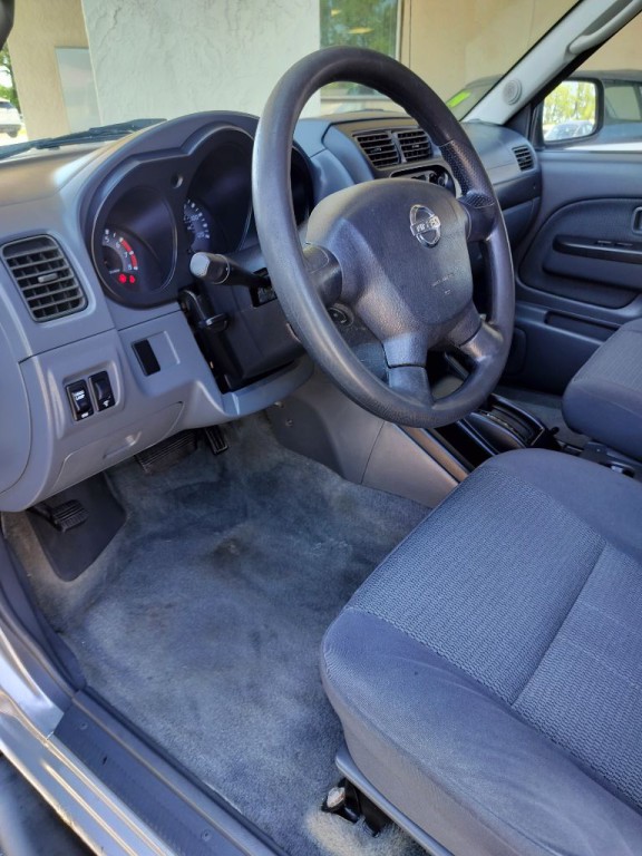2002 Nissan Frontier Image 9