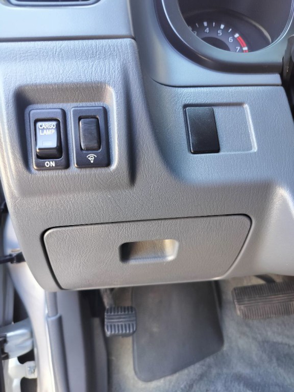 2002 Nissan Frontier Image 10