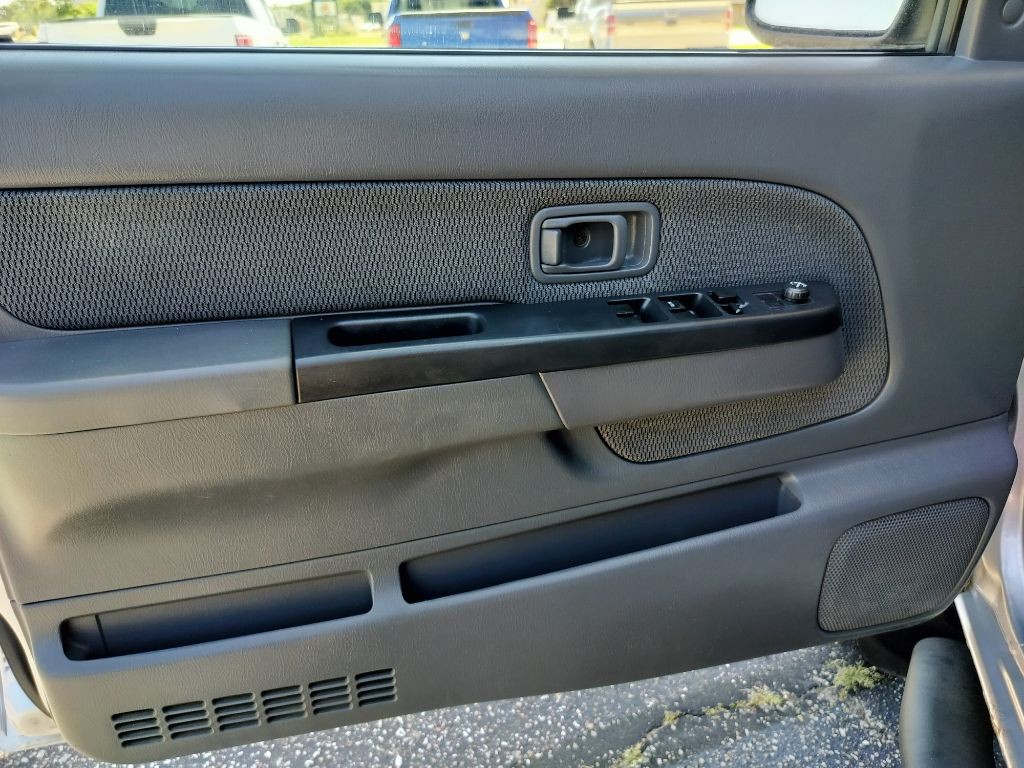 2002 Nissan Frontier Image 17