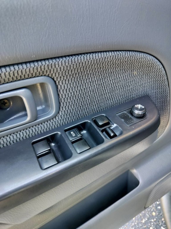 2002 Nissan Frontier Image 18
