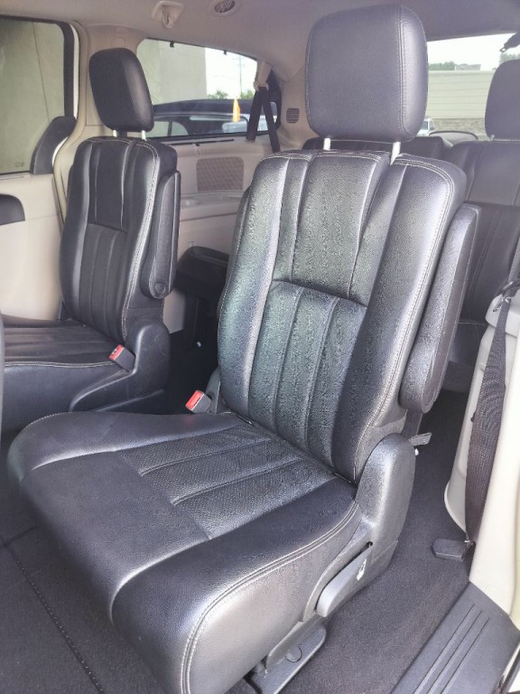2013 Chrysler Town & Country Image 20