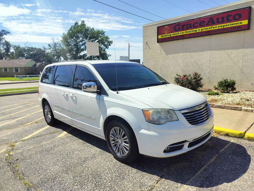 2013 Chrysler Town & Country Image 26