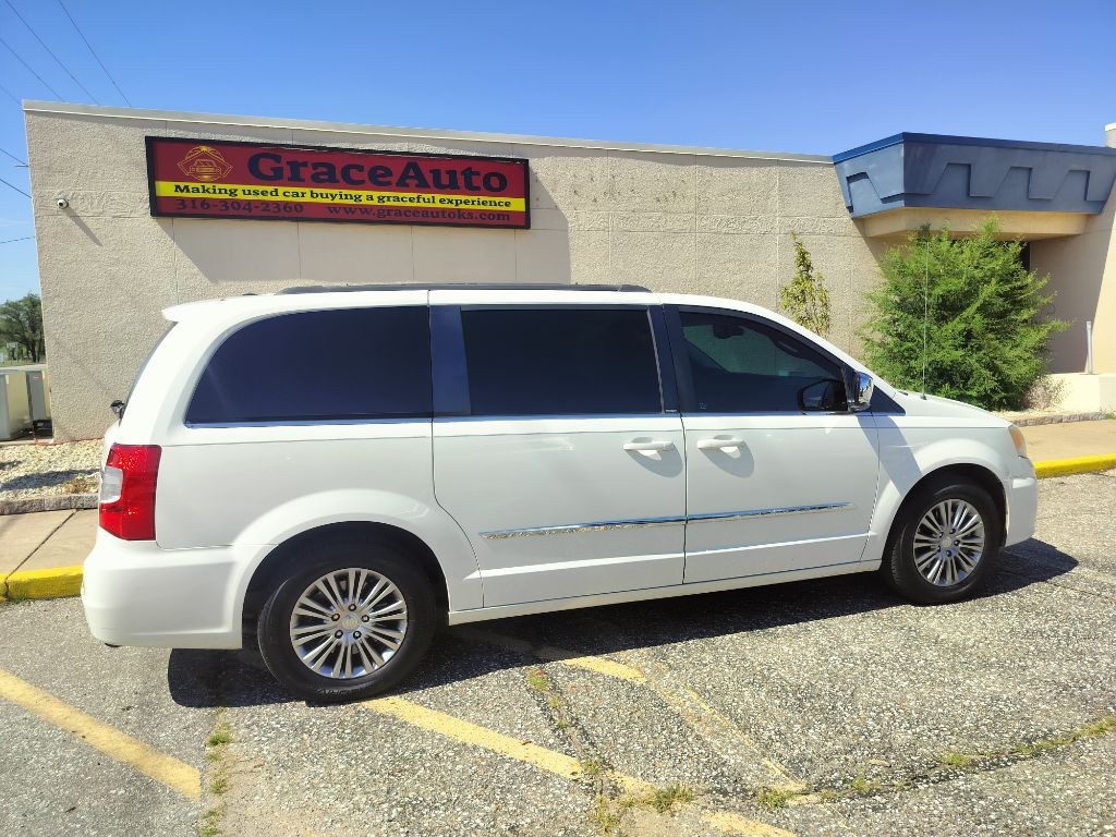 2013 Chrysler Town & Country Image 27