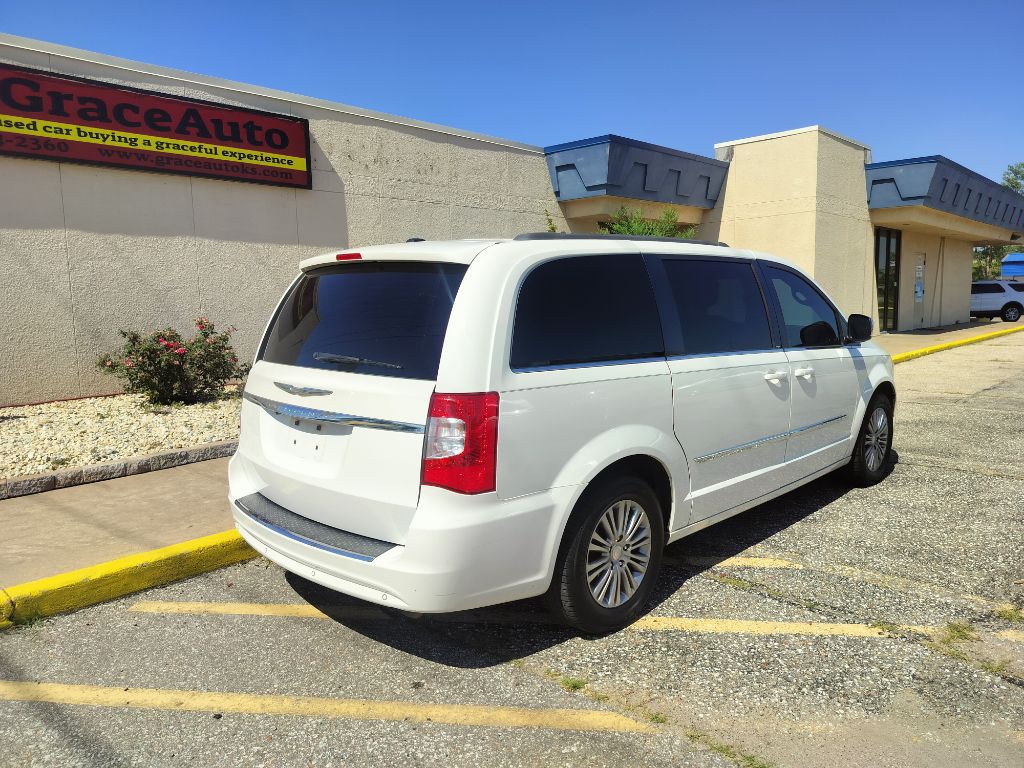 2013 Chrysler Town & Country Image 29