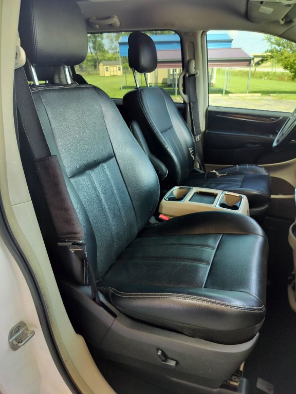 2013 Chrysler Town & Country Image 30