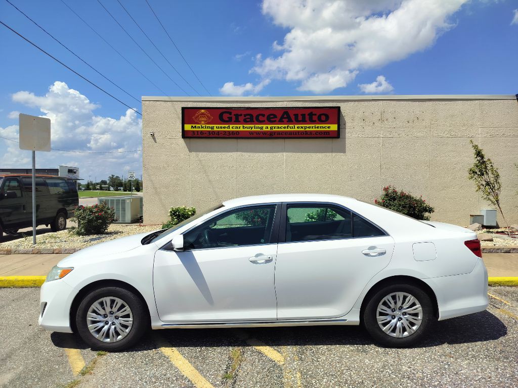 2014 Toyota Camry Image 1