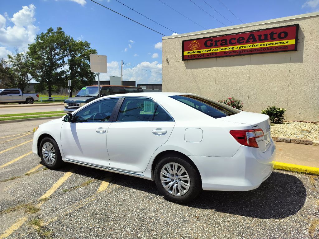 2014 Toyota Camry Image 3