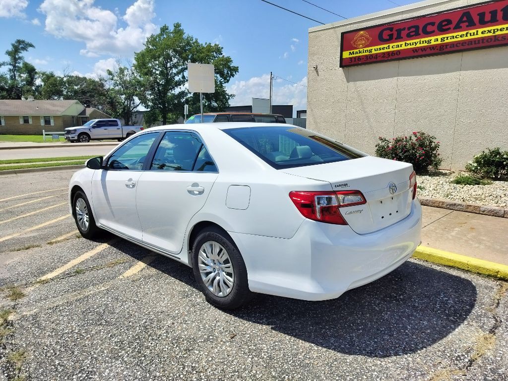 2014 Toyota Camry Image 4