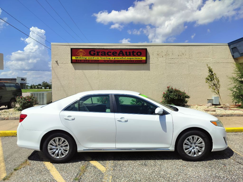 2014 Toyota Camry Image 8