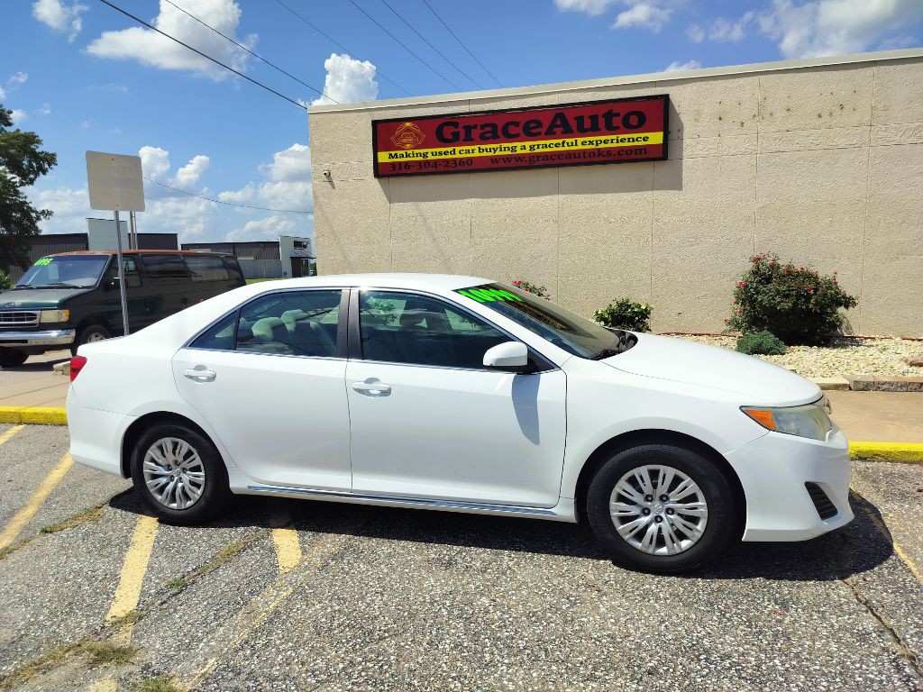 2014 Toyota Camry Image 9