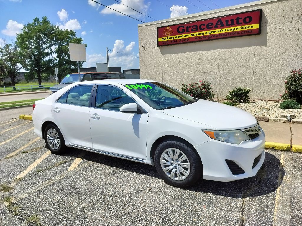 2014 Toyota Camry Image 10