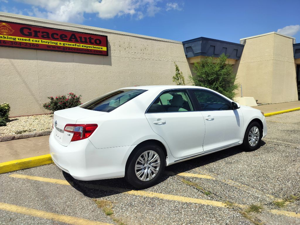 2014 Toyota Camry Image 13