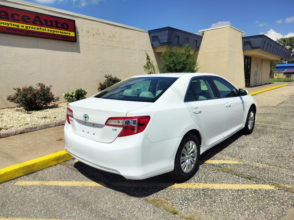 2014 Toyota Camry Image 14