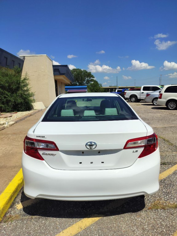 2014 Toyota Camry Image 16