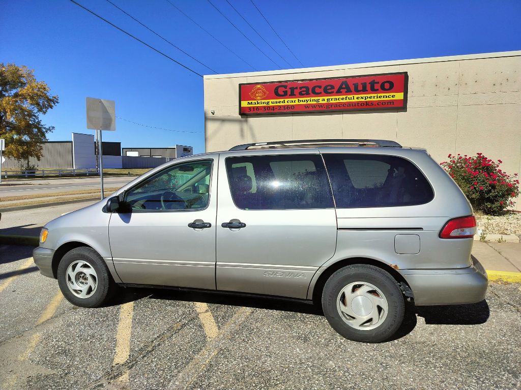 2001 Toyota Sienna Image 2