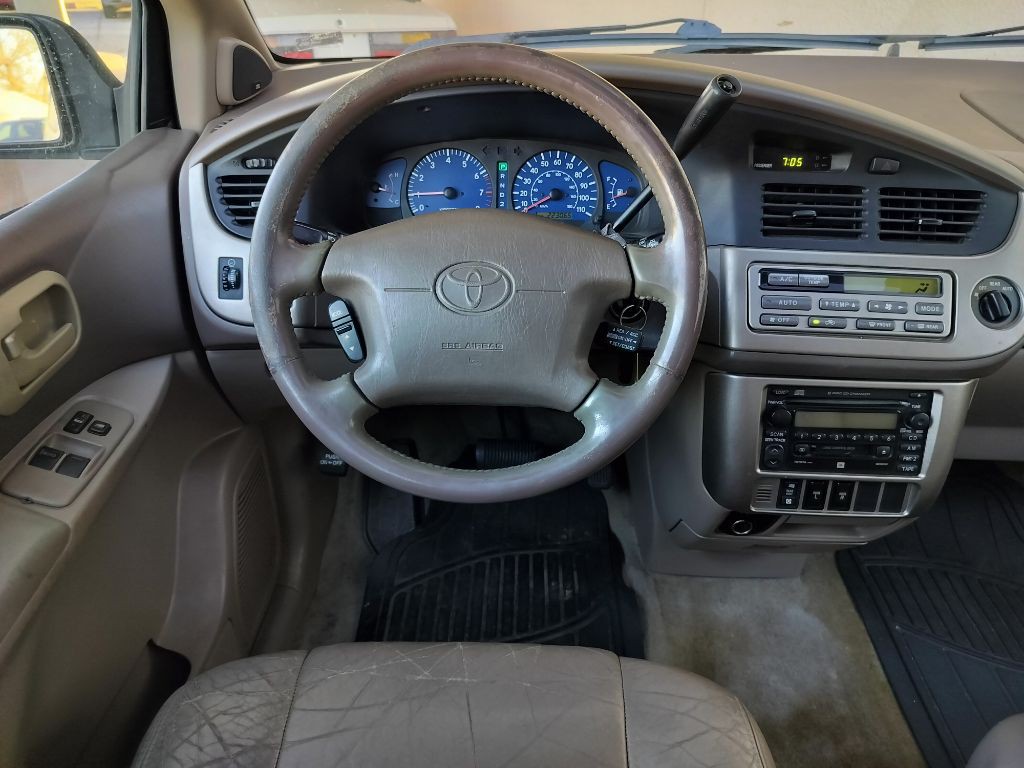 2001 Toyota Sienna Image 13