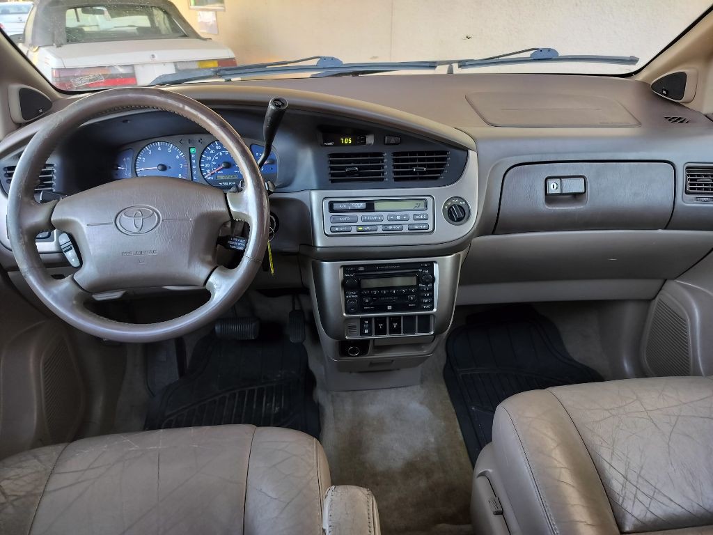 2001 Toyota Sienna Image 14