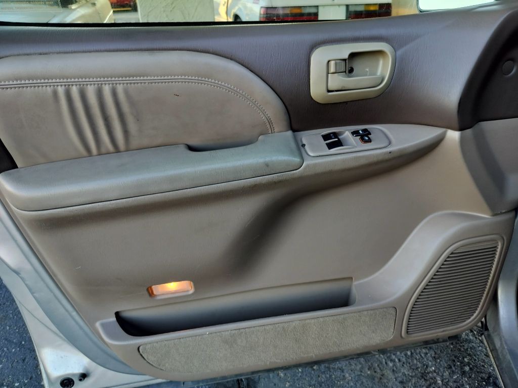 2001 Toyota Sienna Image 17