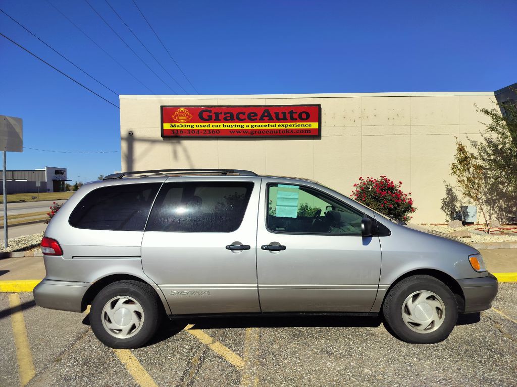 2001 Toyota Sienna Image 21