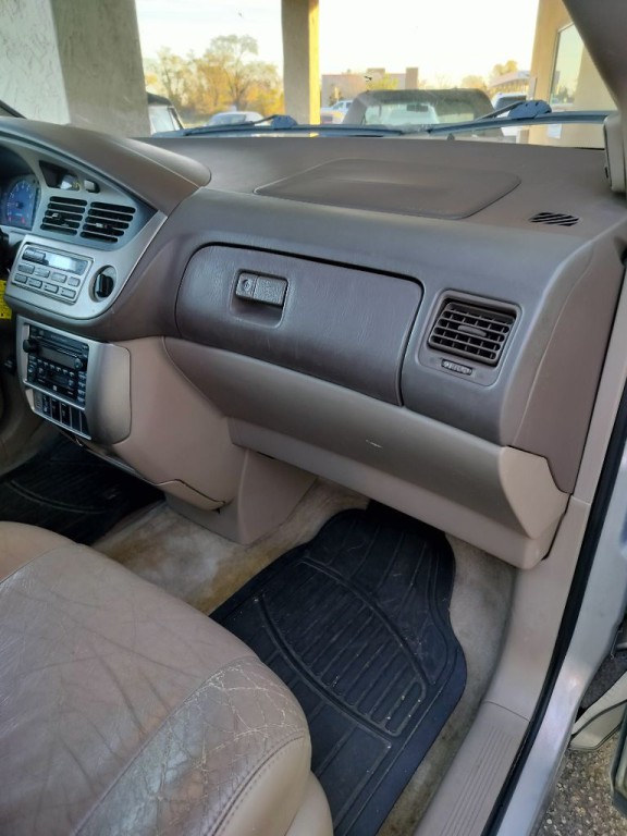 2001 Toyota Sienna Image 29