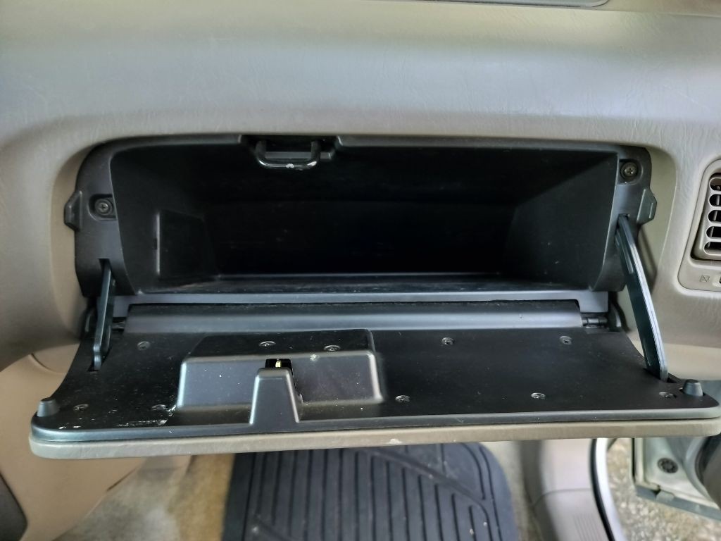 2001 Toyota Sienna Image 30