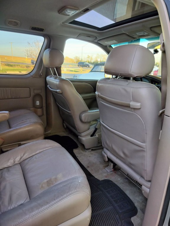 2001 Toyota Sienna Image 32