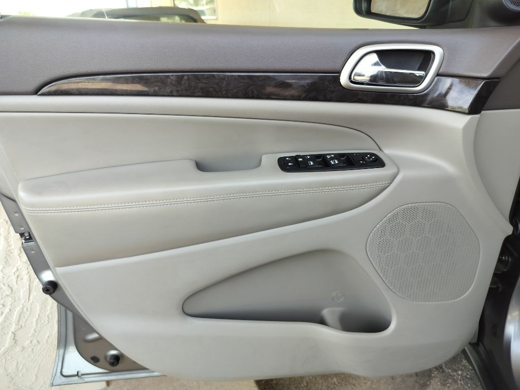 2012 Jeep Grand Cherokee Image 16