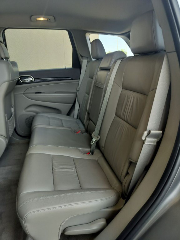 2012 Jeep Grand Cherokee Image 18