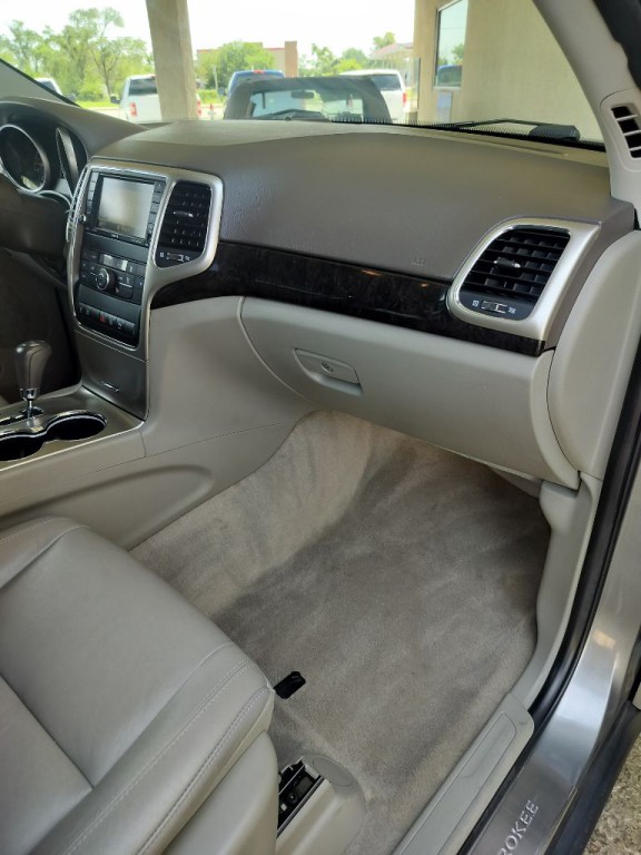2012 Jeep Grand Cherokee Image 28