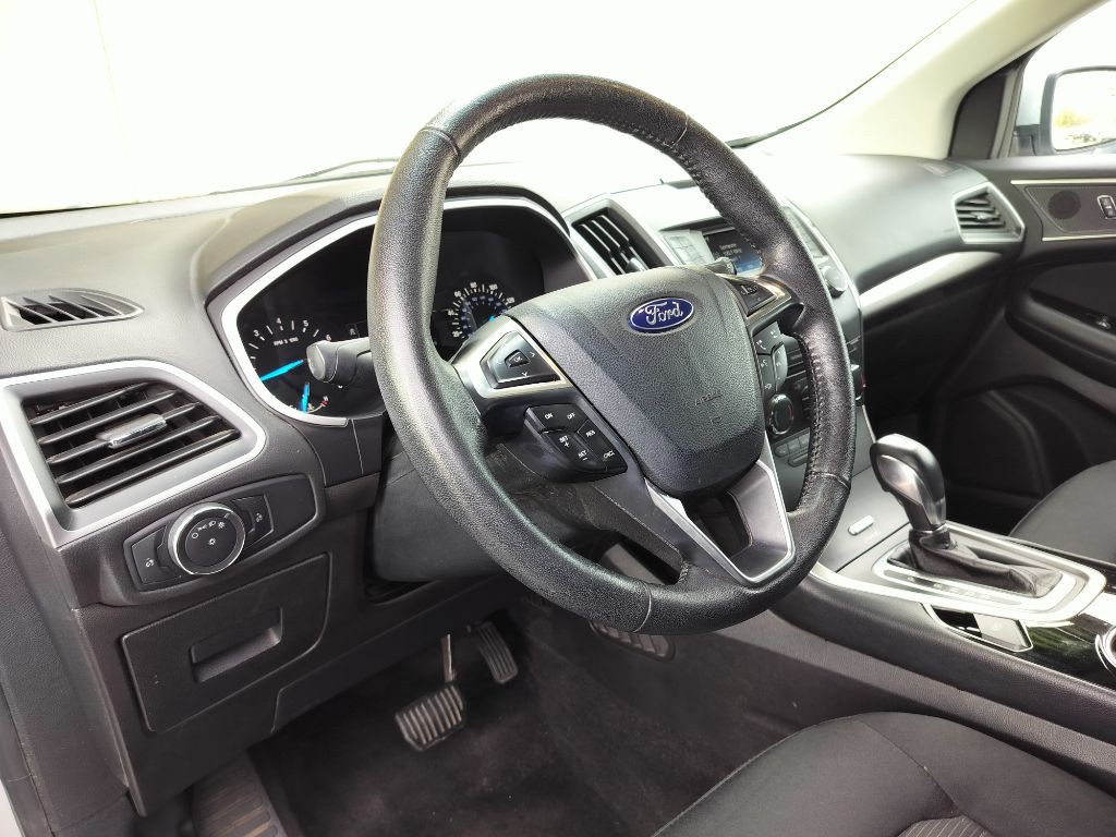 2017 Ford Edge Image 9