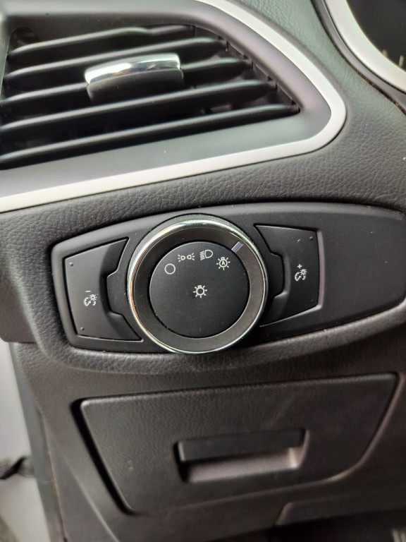 2017 Ford Edge Image 10