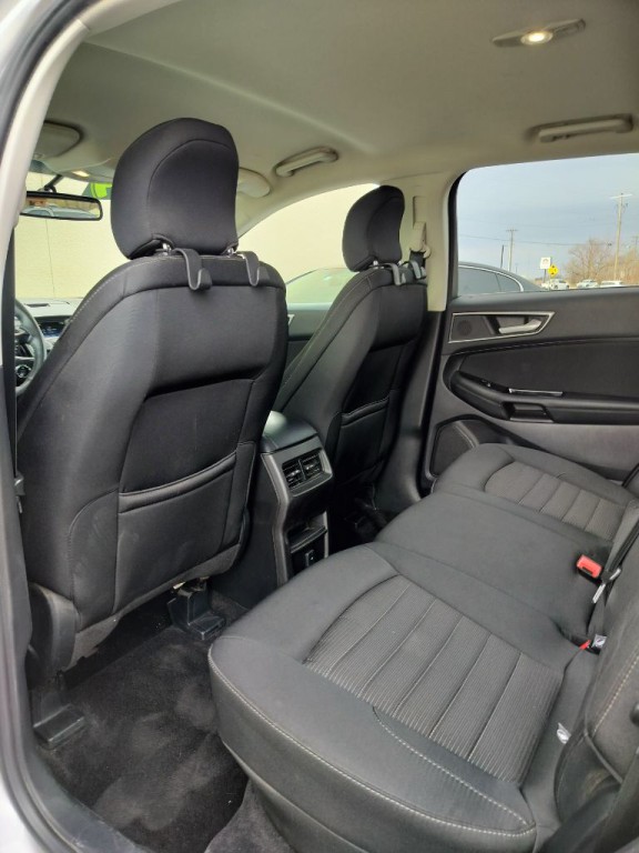 2017 Ford Edge Image 24