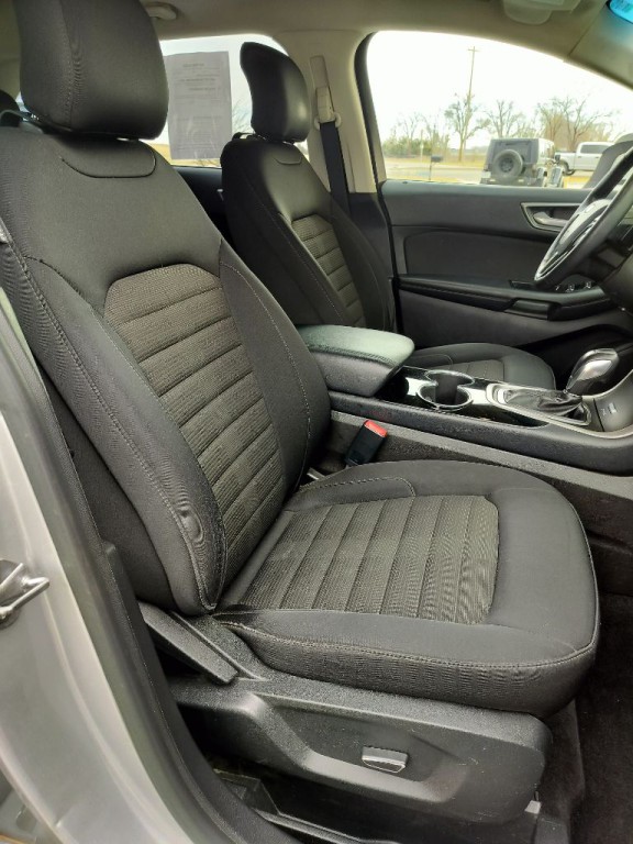 2017 Ford Edge Image 32