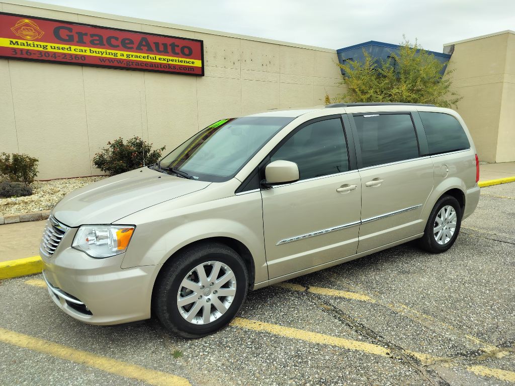 2016 Chrysler Town & Country Image 7