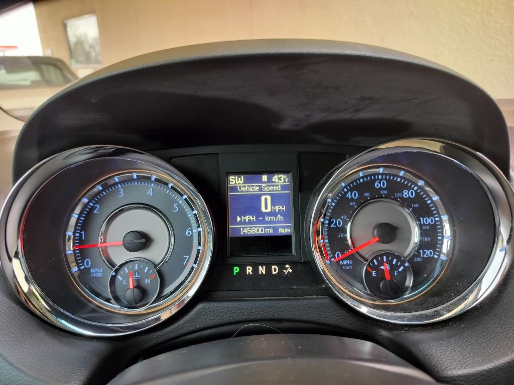 2016 Chrysler Town & Country Image 13